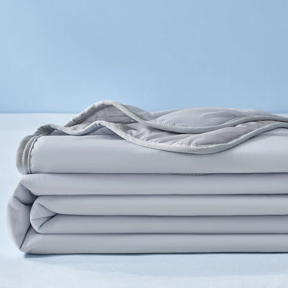 CoolBed™ Kølende sommerdyne — Sov køligt. Komfortabelt under dynen.