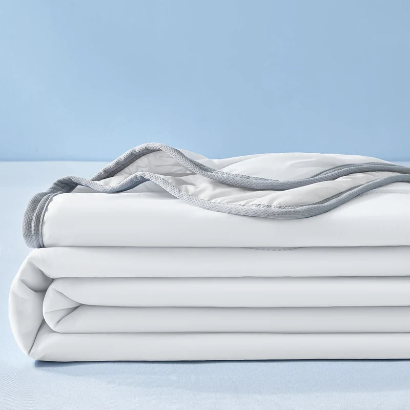 CoolBed™ Kølende sommerdyne — Sov køligt. Komfortabelt under dynen.